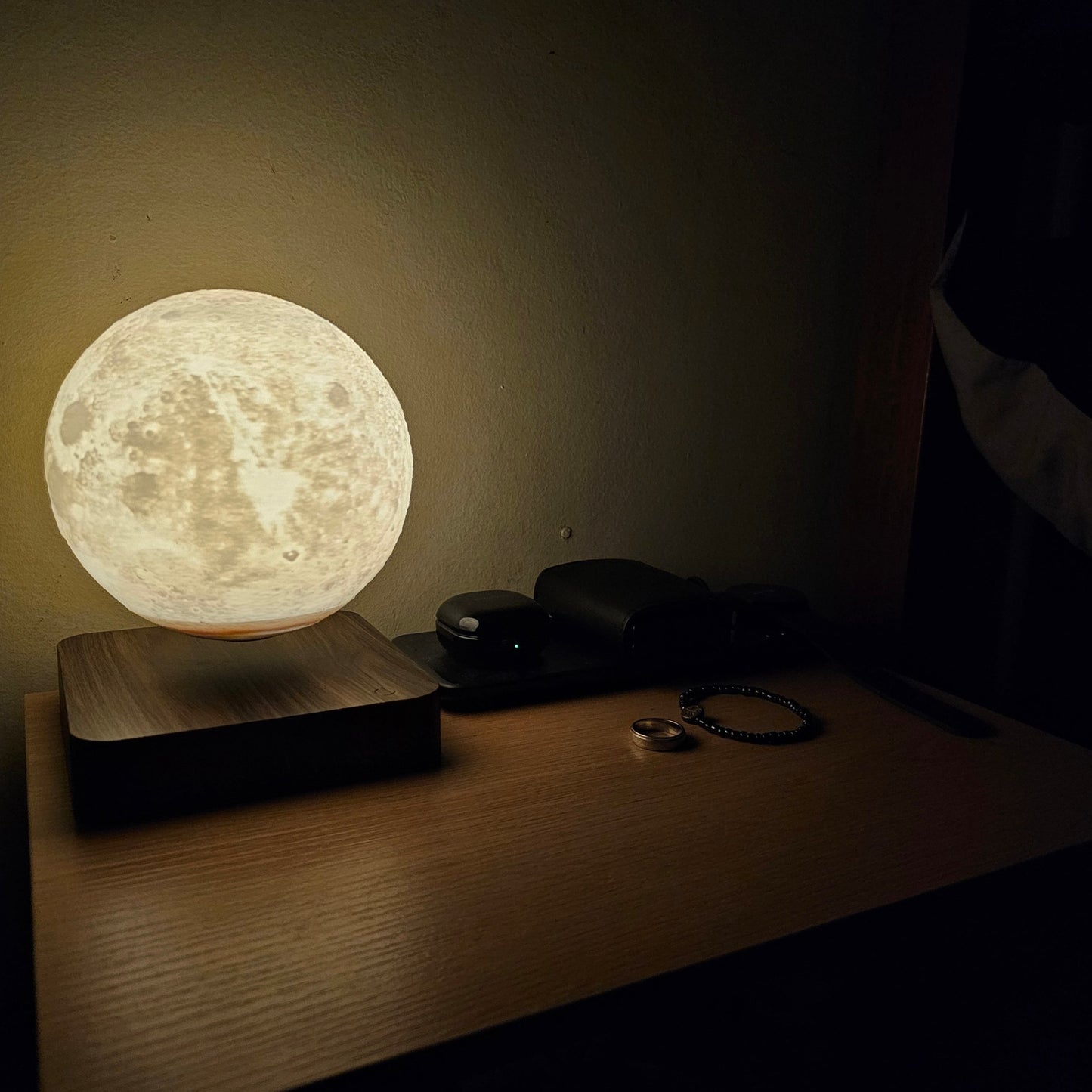 Levita Luna