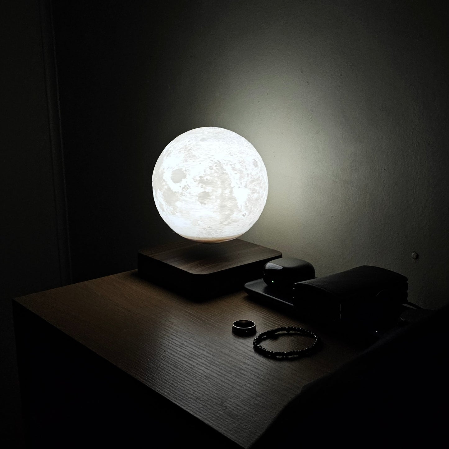 Levita Luna