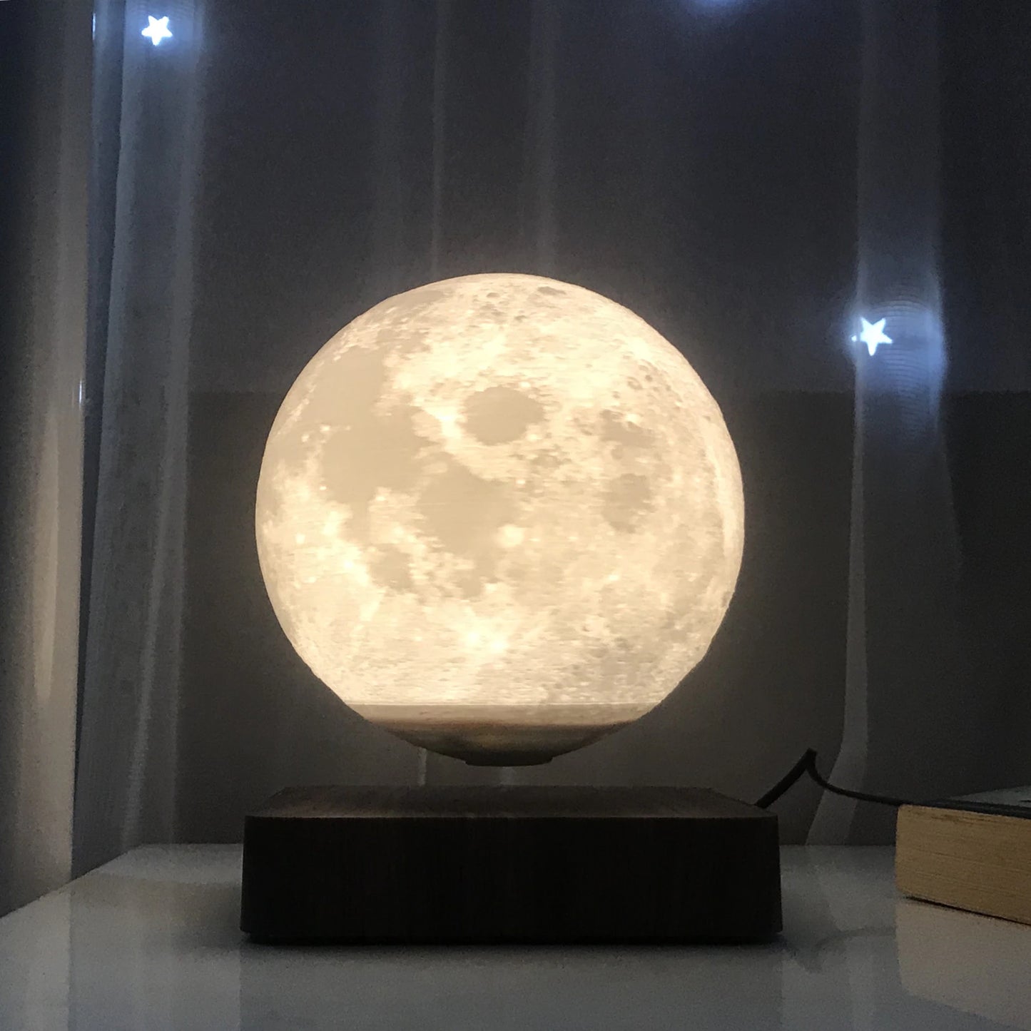 Levita Luna